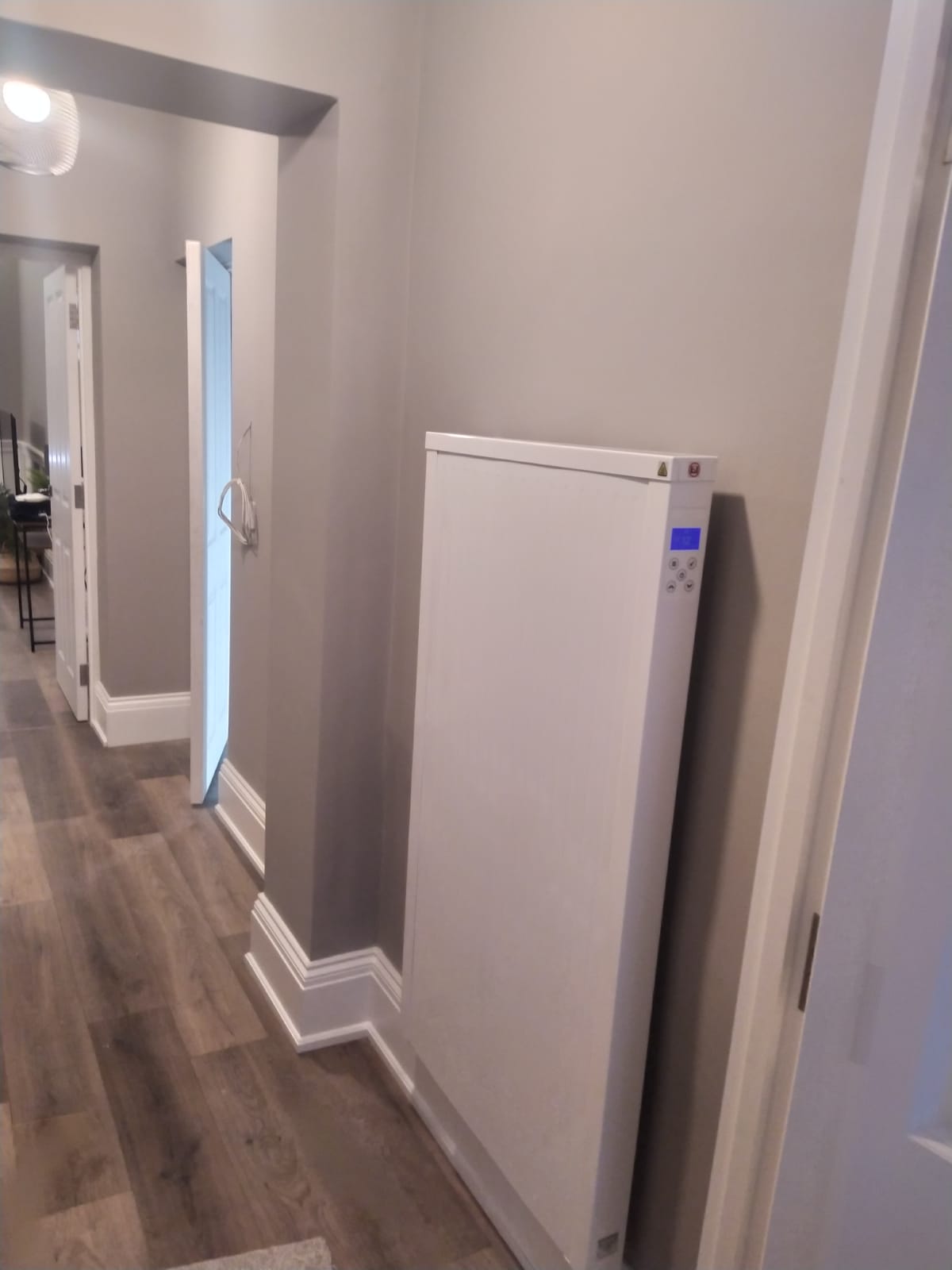 Aluminium 1600w Wall Mounted Electric Radiator - Vertical